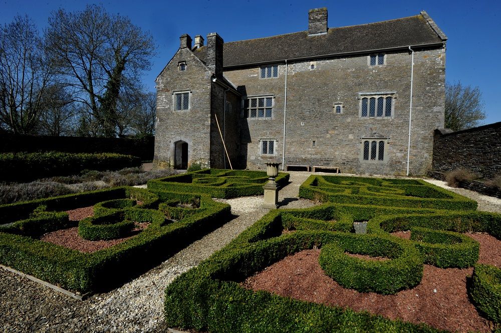 Council thanks Caerphilly manor house team for Covid-19 support