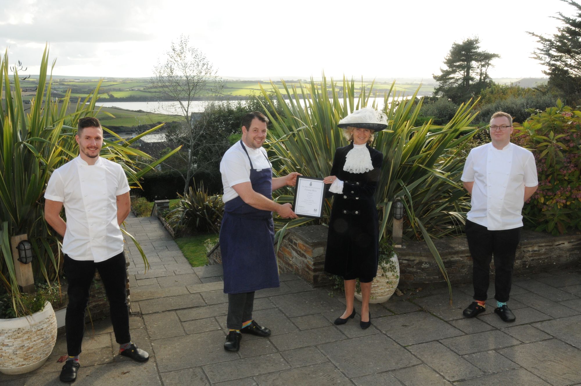 Chefs behind Food4Heroes Kernow project receive High Sheriff award
