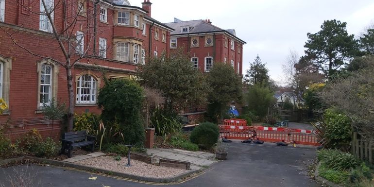 Nursing home builds new Covid-friendly visiting shelter