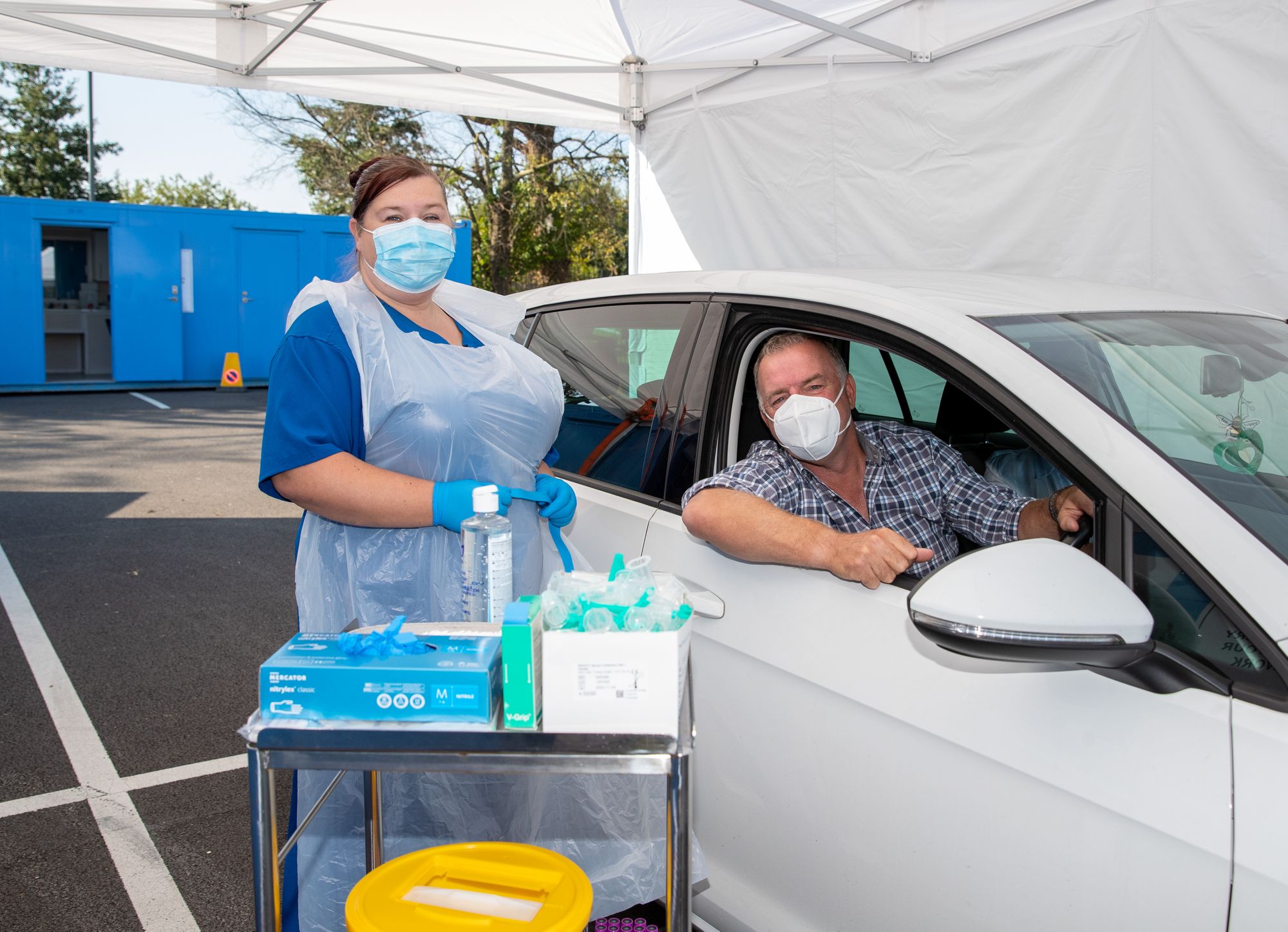 Former Everton captain gives new drive-through blood clinic a thumbs up