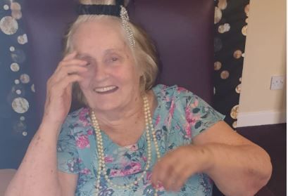 Mansfield care home residents have a ball at Great Gatsby party