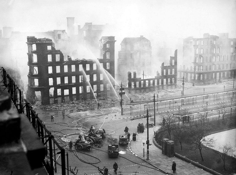Manchester's endurance of the 1940 Christmas Blitz