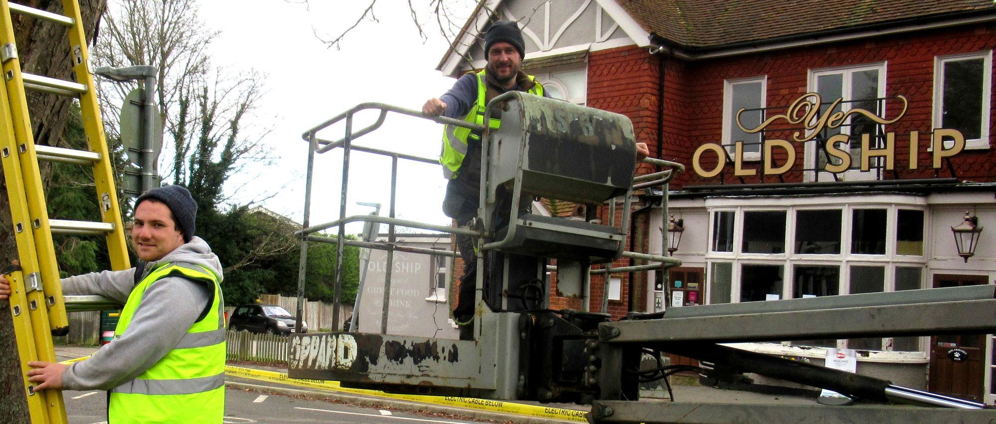 Tatsfield Christmas tree up as Dave Bishop is invited to turn on the village lights