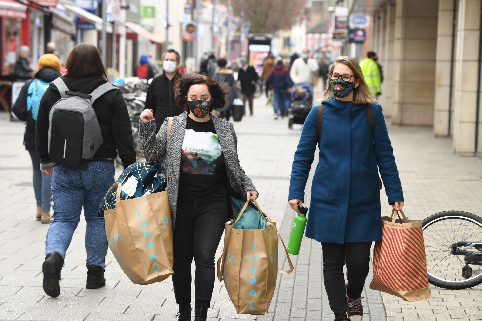Cambridge's high street packed as Tier 2 restrictions come into force