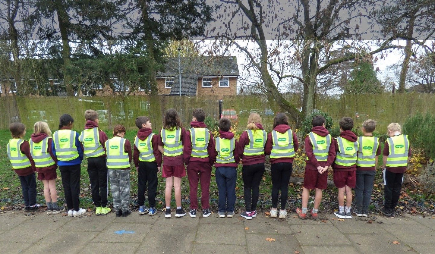 Rickmansworth Specsavers help primary school raise their visibility in the dark winter nights