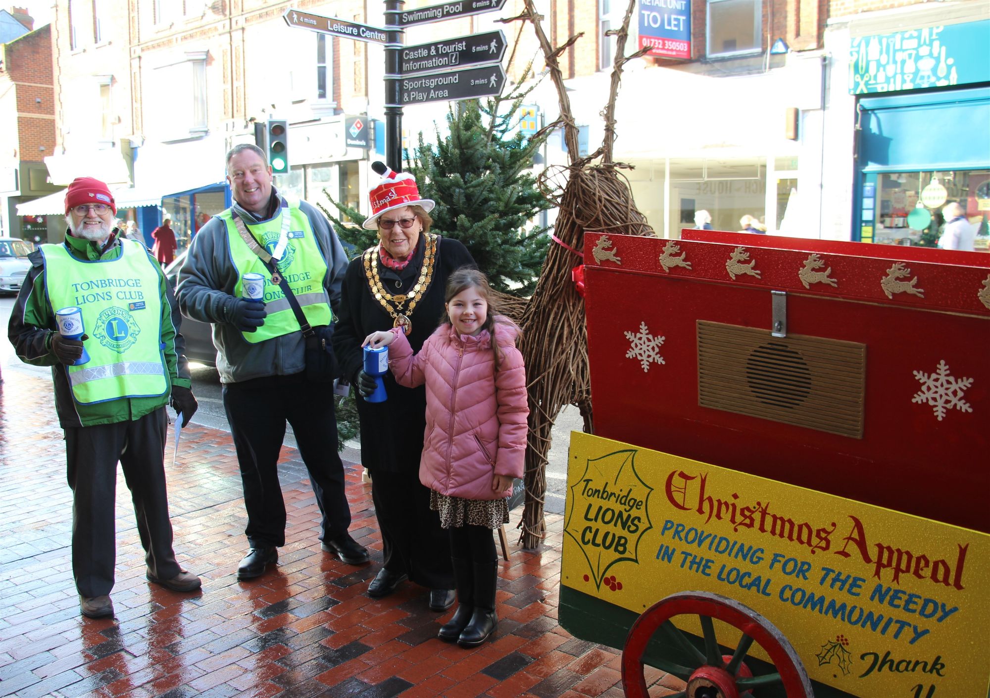 Tonbridge Lions roll out their barrel organ