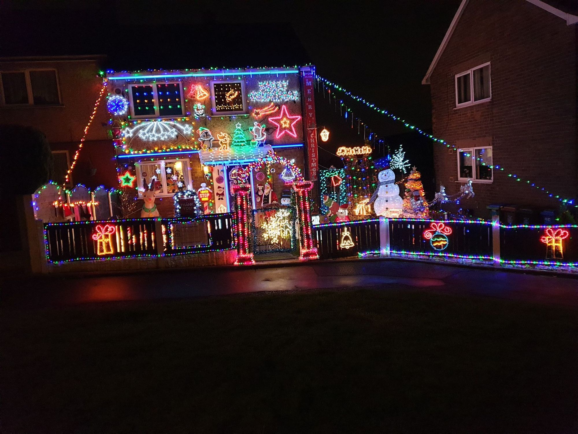 Heywood's Christmas house returns raising money for Springhill Hospice