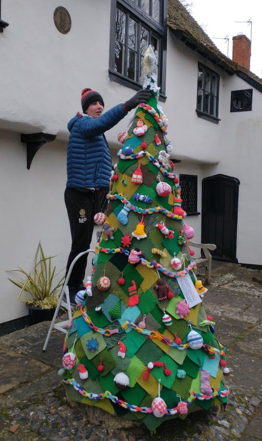 Knitting group create free-standing 7ft tall Christmas tree for charity
