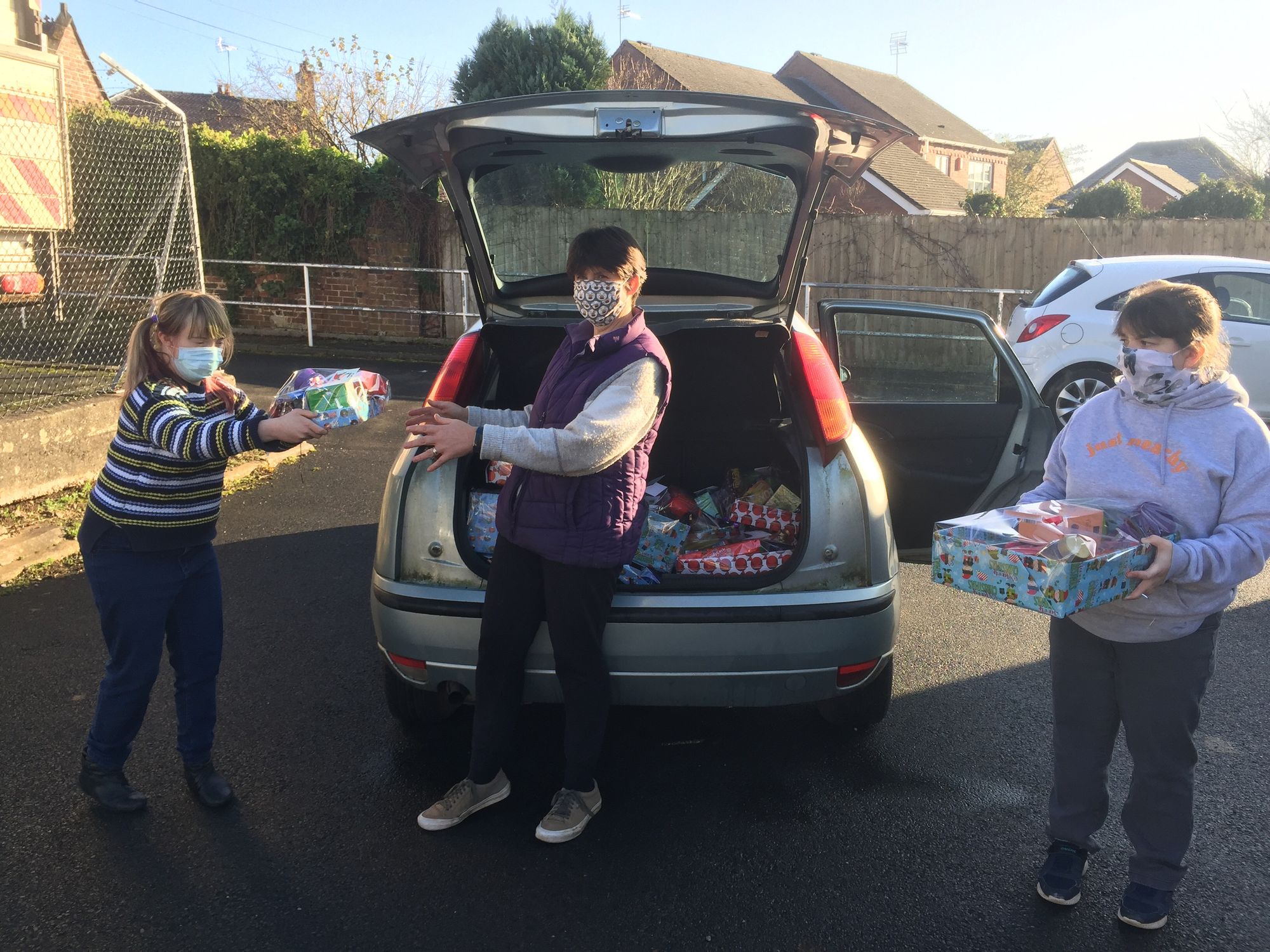 Festive hampers donated to Stone Community Hub for those in need