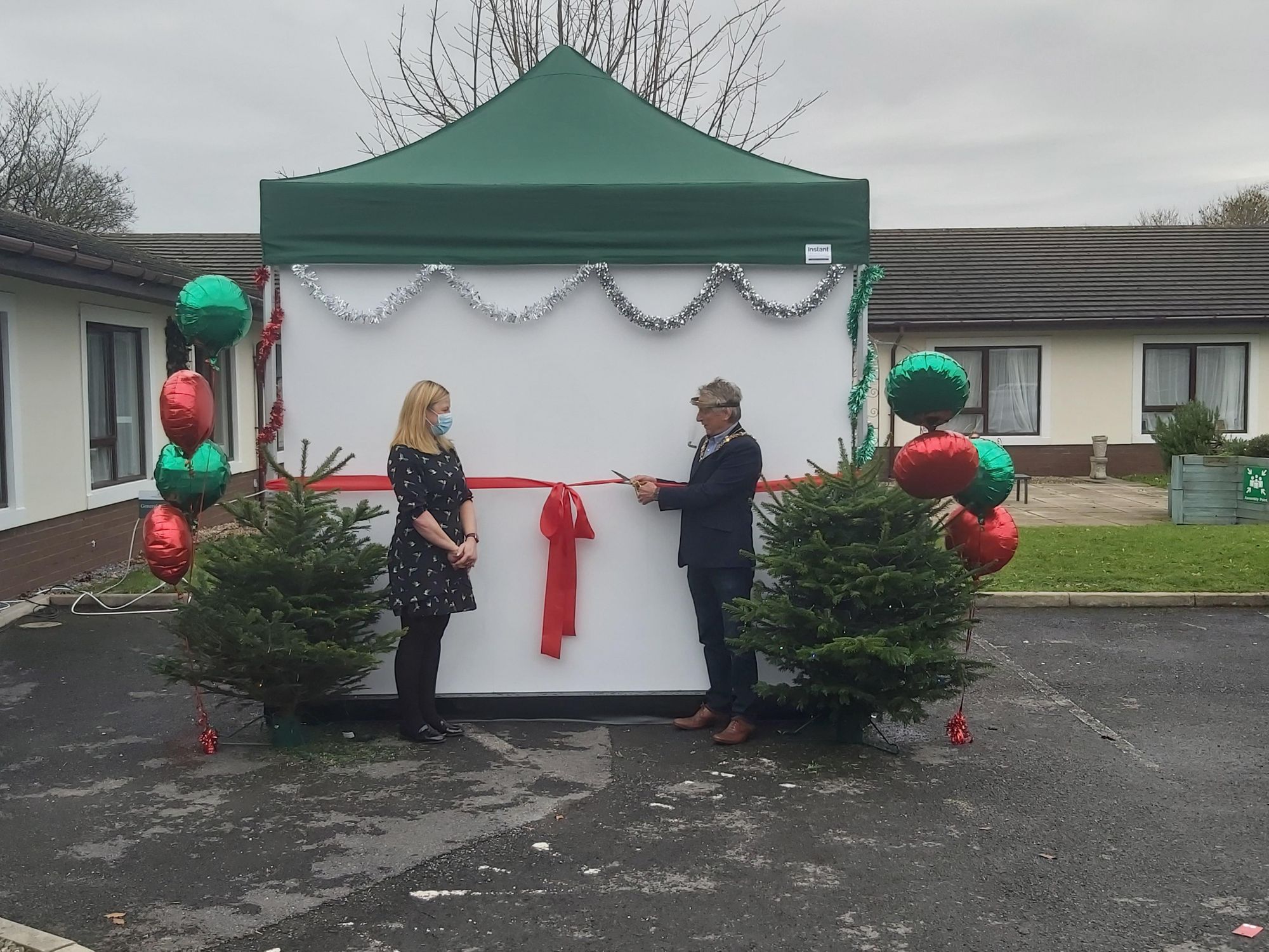 Carmarthen care home installs visiting pod for families ahead of Christmas