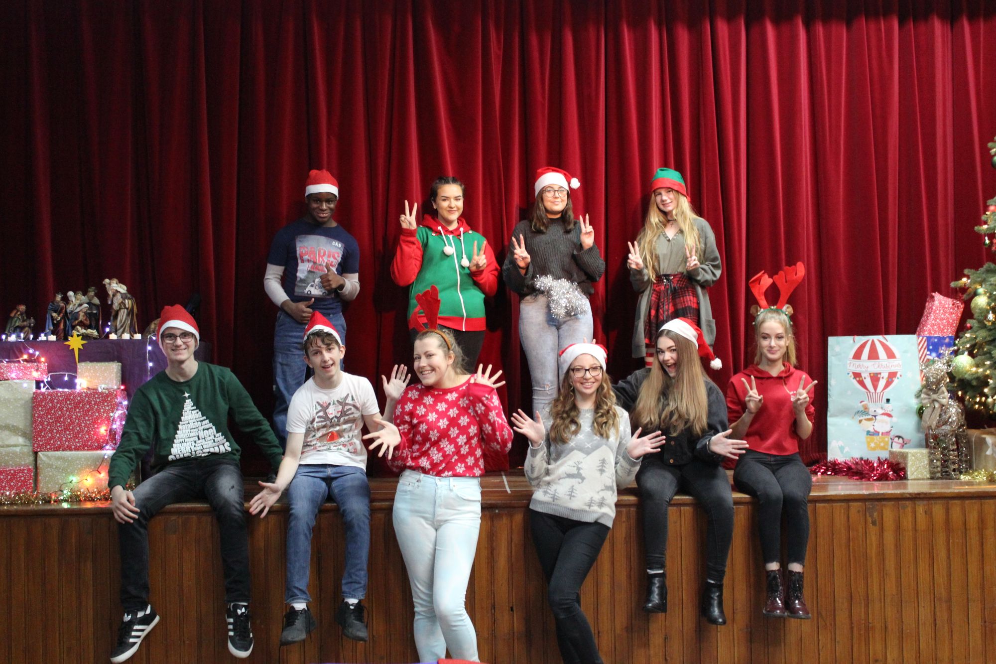 School pupils sing to raise funds for Katharine House Hospice