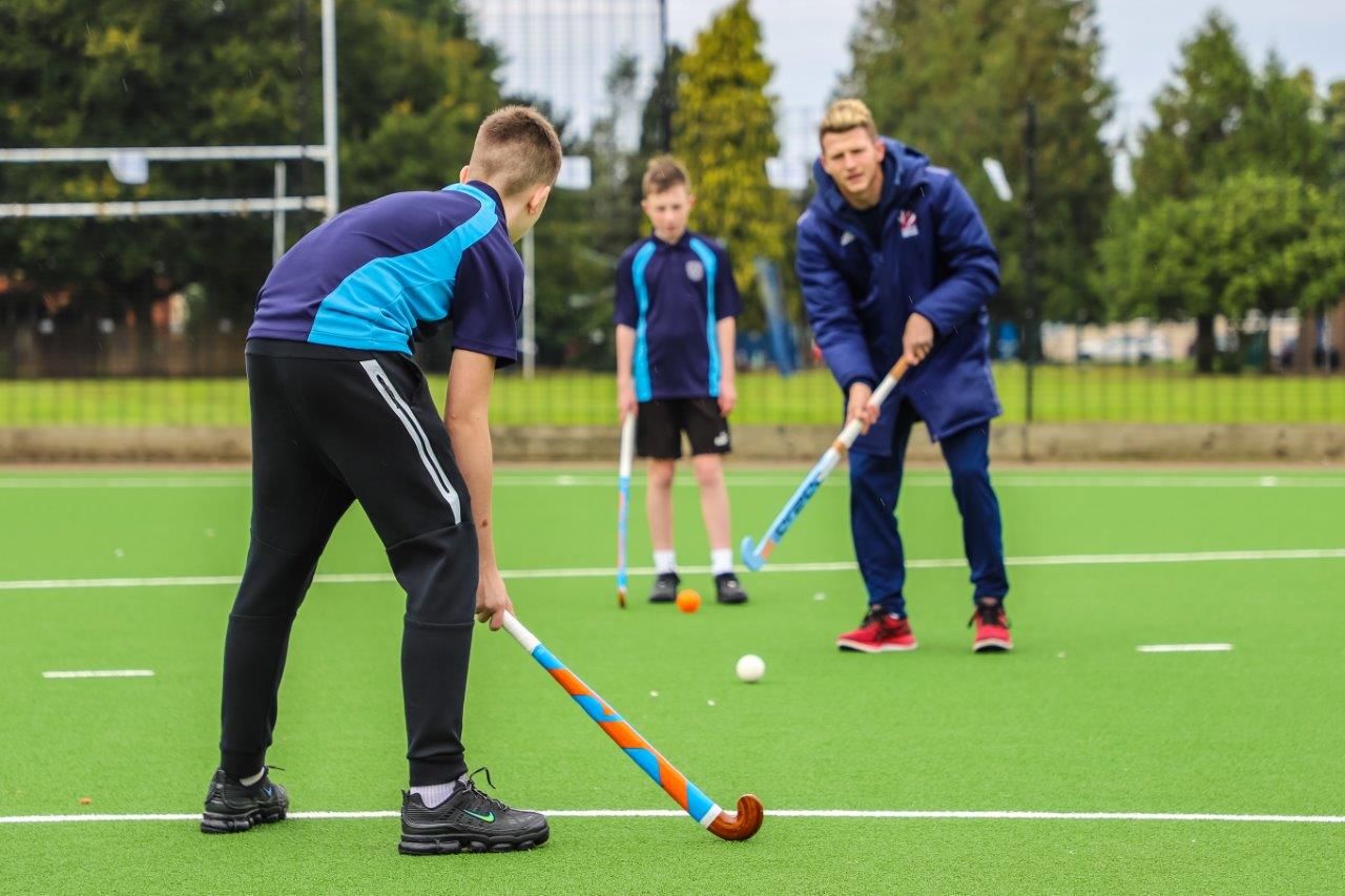 Lutterworth College students train with England hockey star