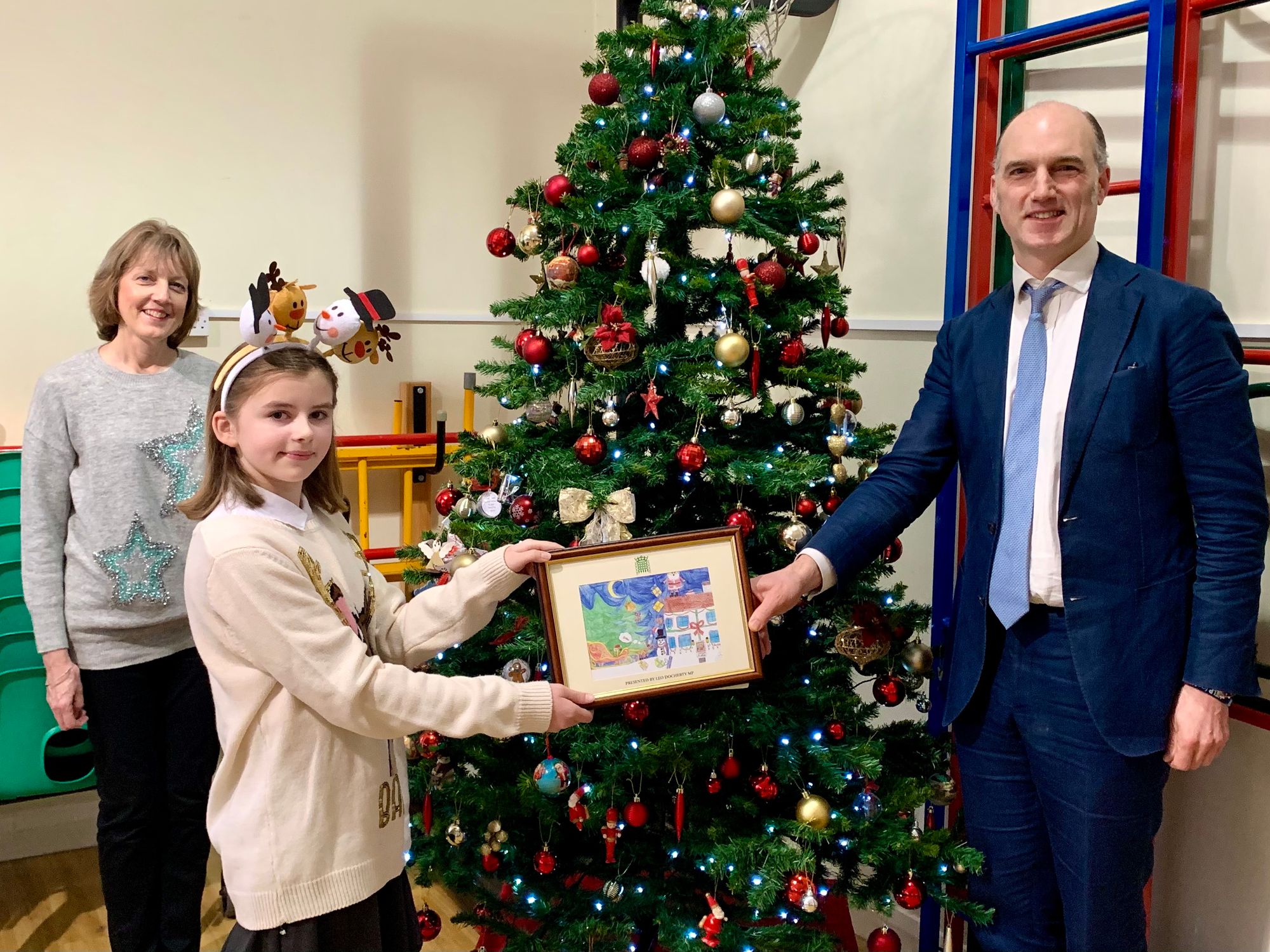 Aldershot MP chooses Hawley Primary pupil as winner of Christmas Card Competition
