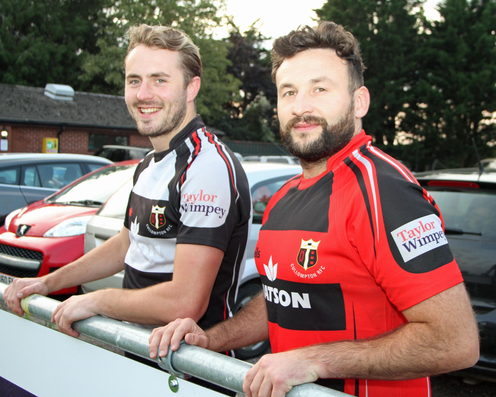 Cullompton rugby players look grand in brand new shirts