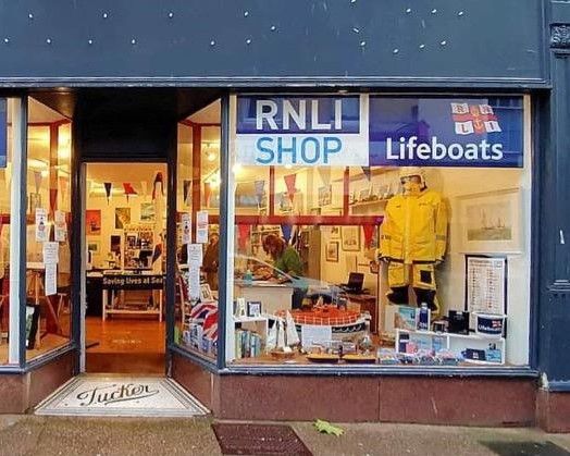 Pop up shop supports RNLI in Barnstaple