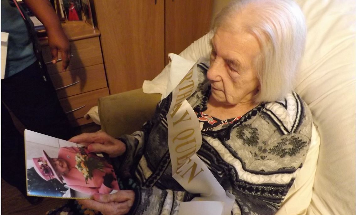 Netherton care home resident celebrates centenary birthday with 100 yellow roses