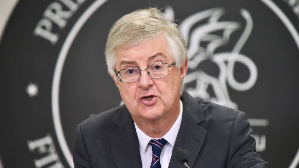 Lockdown in Wales extended by three weeks but schools to reopen