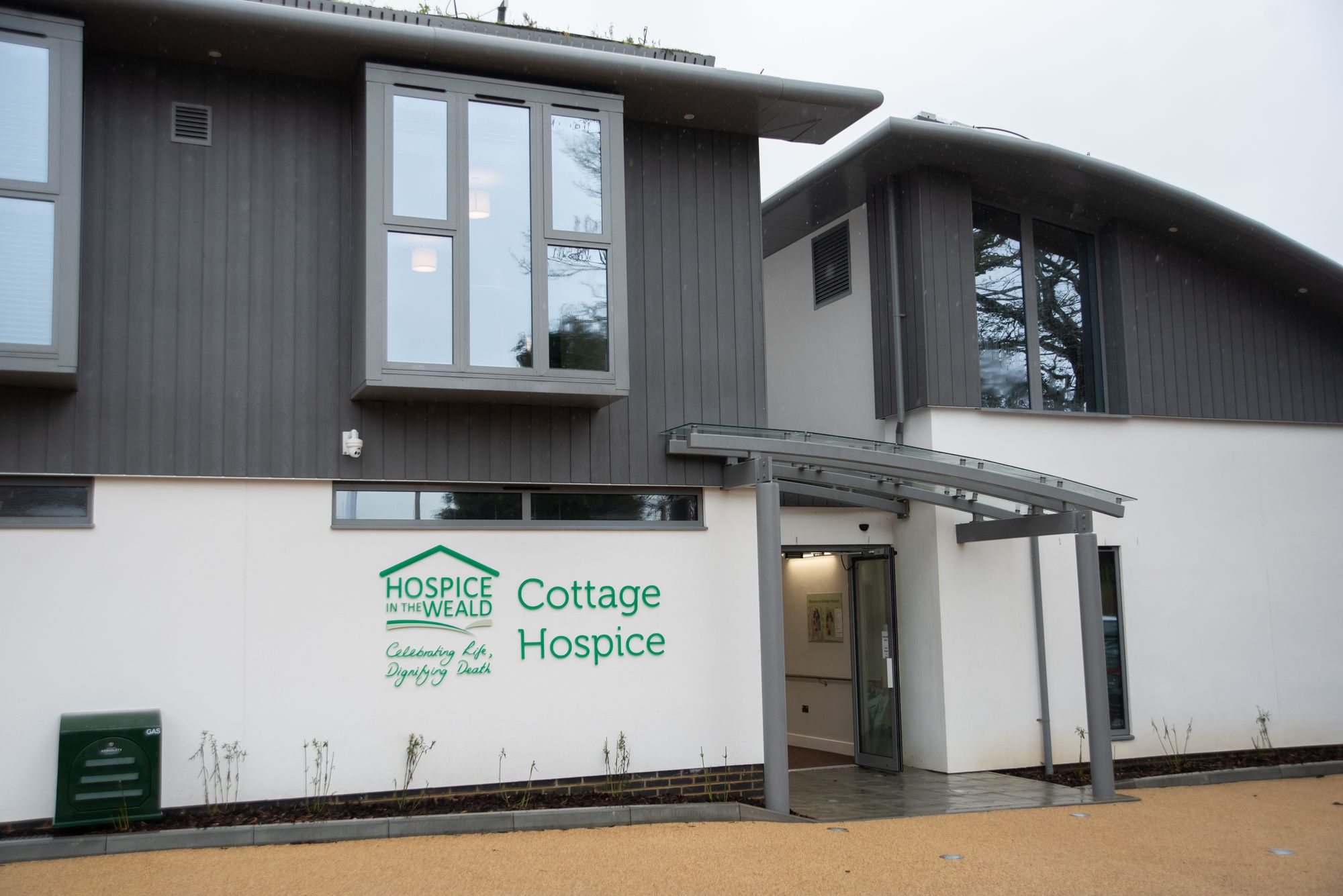 Hospice in the Weald makes private rooms available to relieve strain on the NHS
