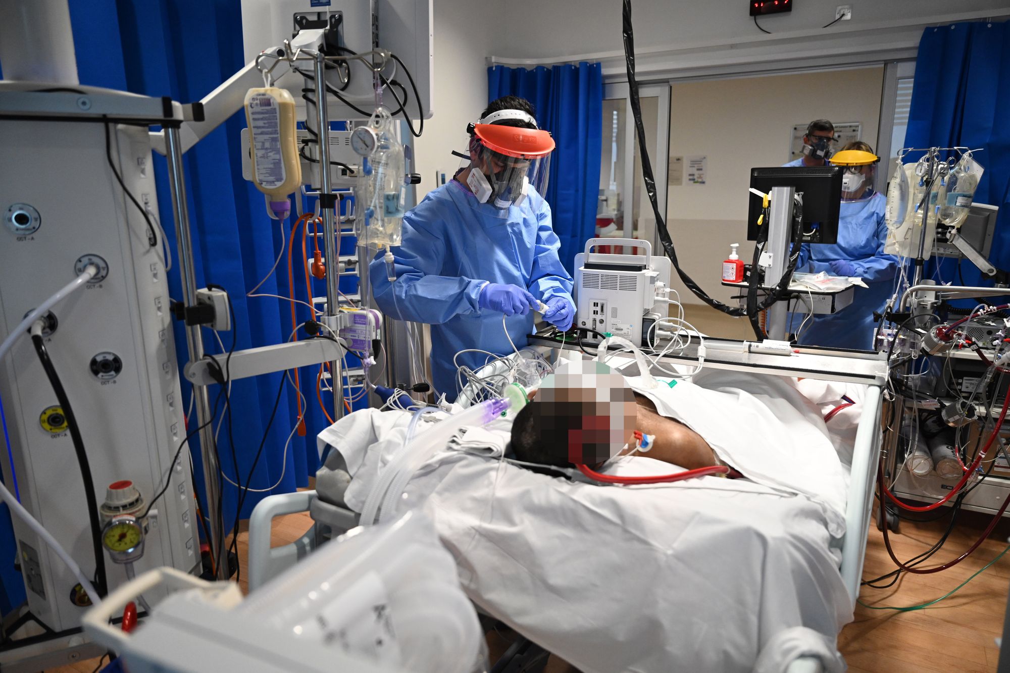 Cambridge researchers develop simple test to identify pneumonia quickly in Covid patients