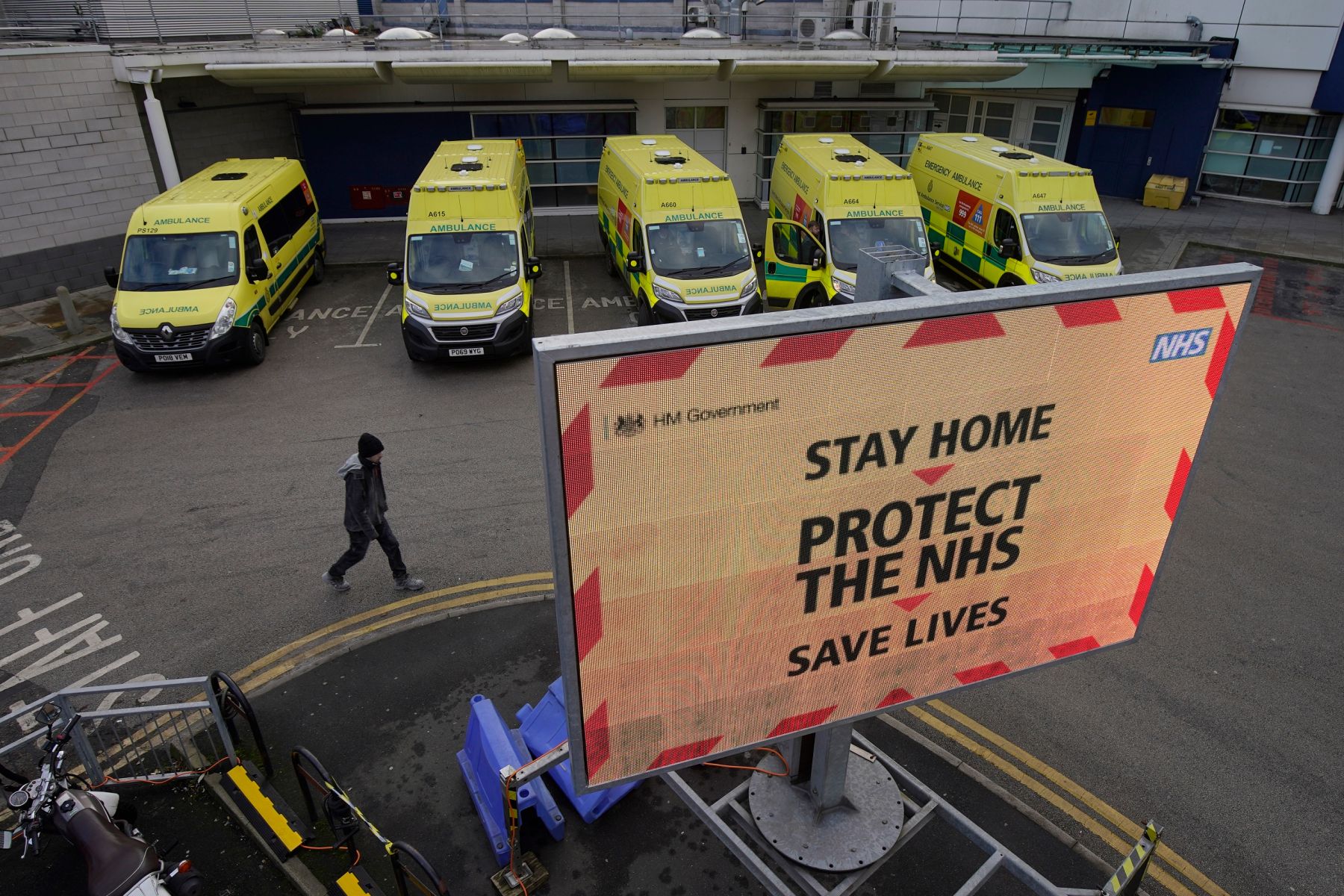 Every adult in UK to be offered coronavirus vaccine by September, says Foreign Secretary