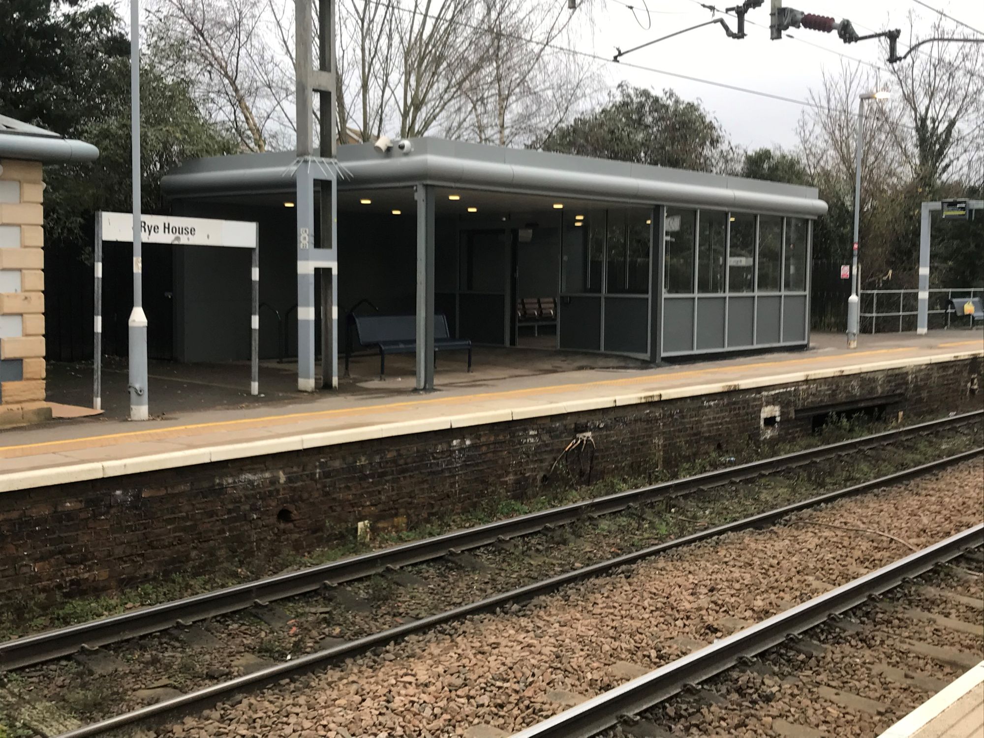 New waiting room installed at Rye House train station in Hoddesdon to protect passengers from winter weather