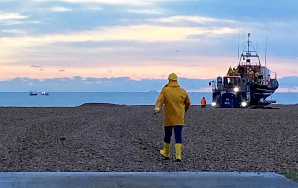 Dungeness lifeboat crew assist fisherman with severed finger