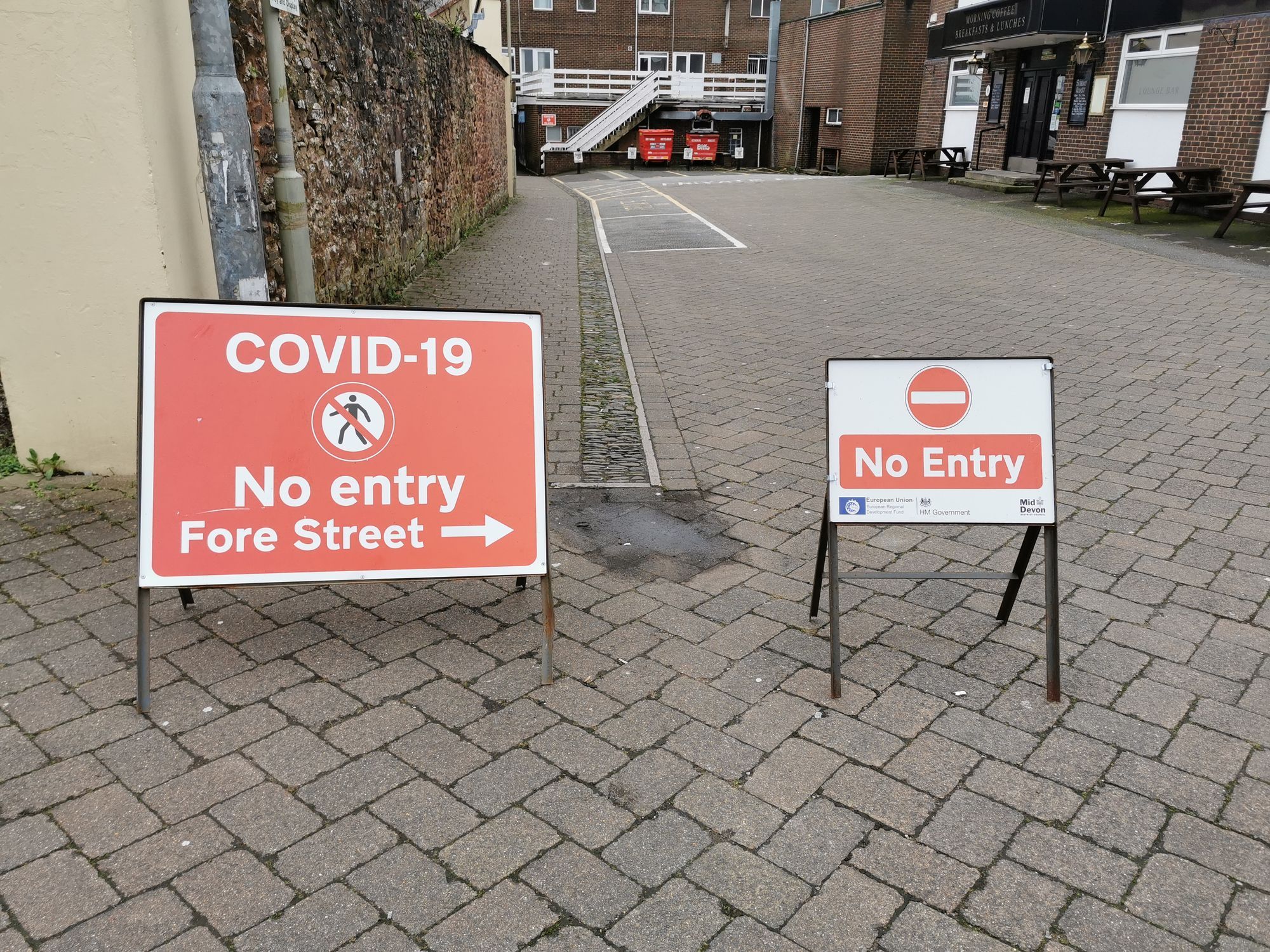 Concerns over town centre covid signage and 'unpleasant' alleyway