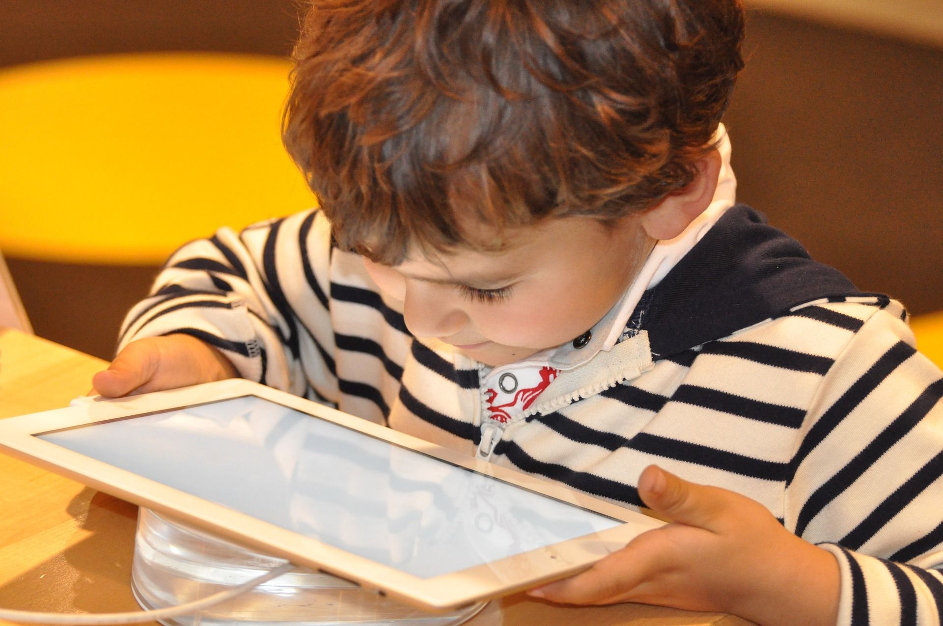 Tarvin Primary school benefits from donation of tablet devices so children can learn at home