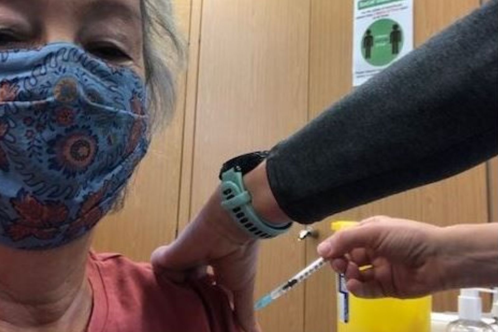 Council leader praises for South Devon vaccination service as she receives her jab