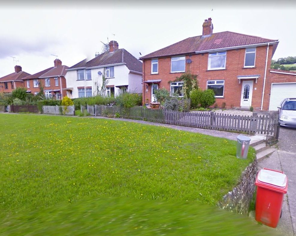 Outbuilding refused as it would invade privacy of neighbour's bedroom