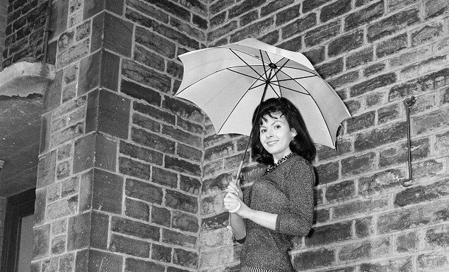 Sunday Nostalgia: Bond star makes an appearance at Manchester film studios