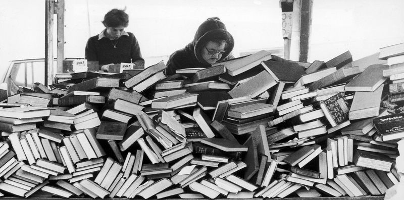 Nostalgia: Decades before World Book Day... bookworms browse on Shudehill market
