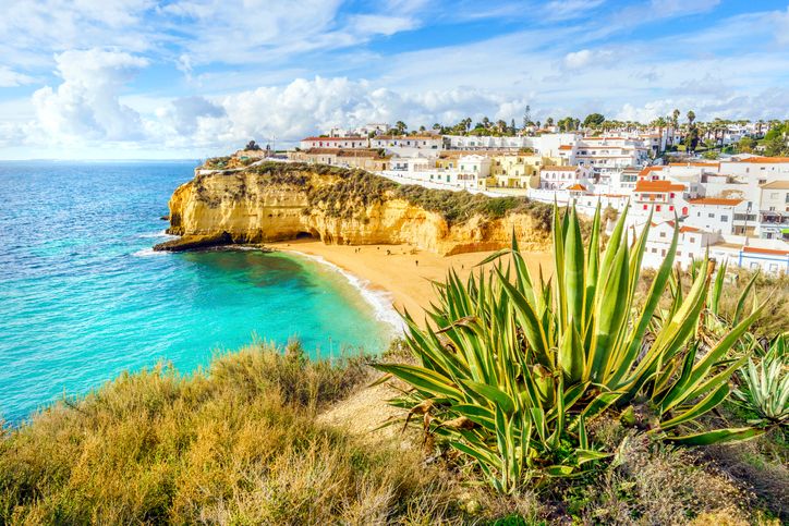UK set to remove Portugal from travel ban list