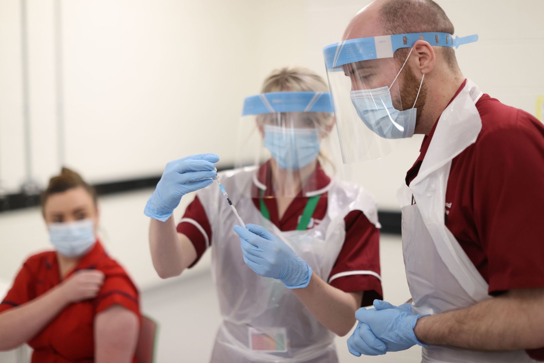 Doctors and nurses prepare to strike over 'kick-in-the-teeth' 1 per cent pay rise proposal