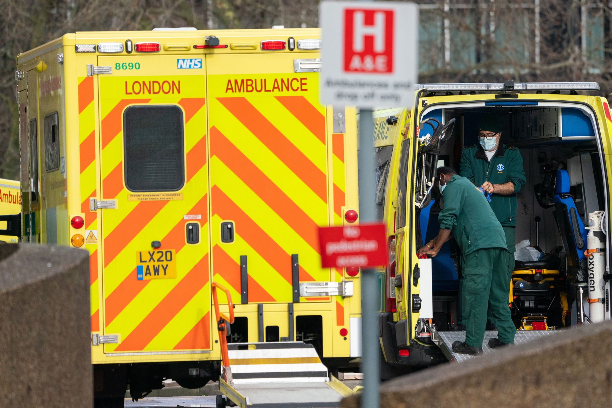Deaths in England and Wales fall below 5-year average for first time in 6 months
