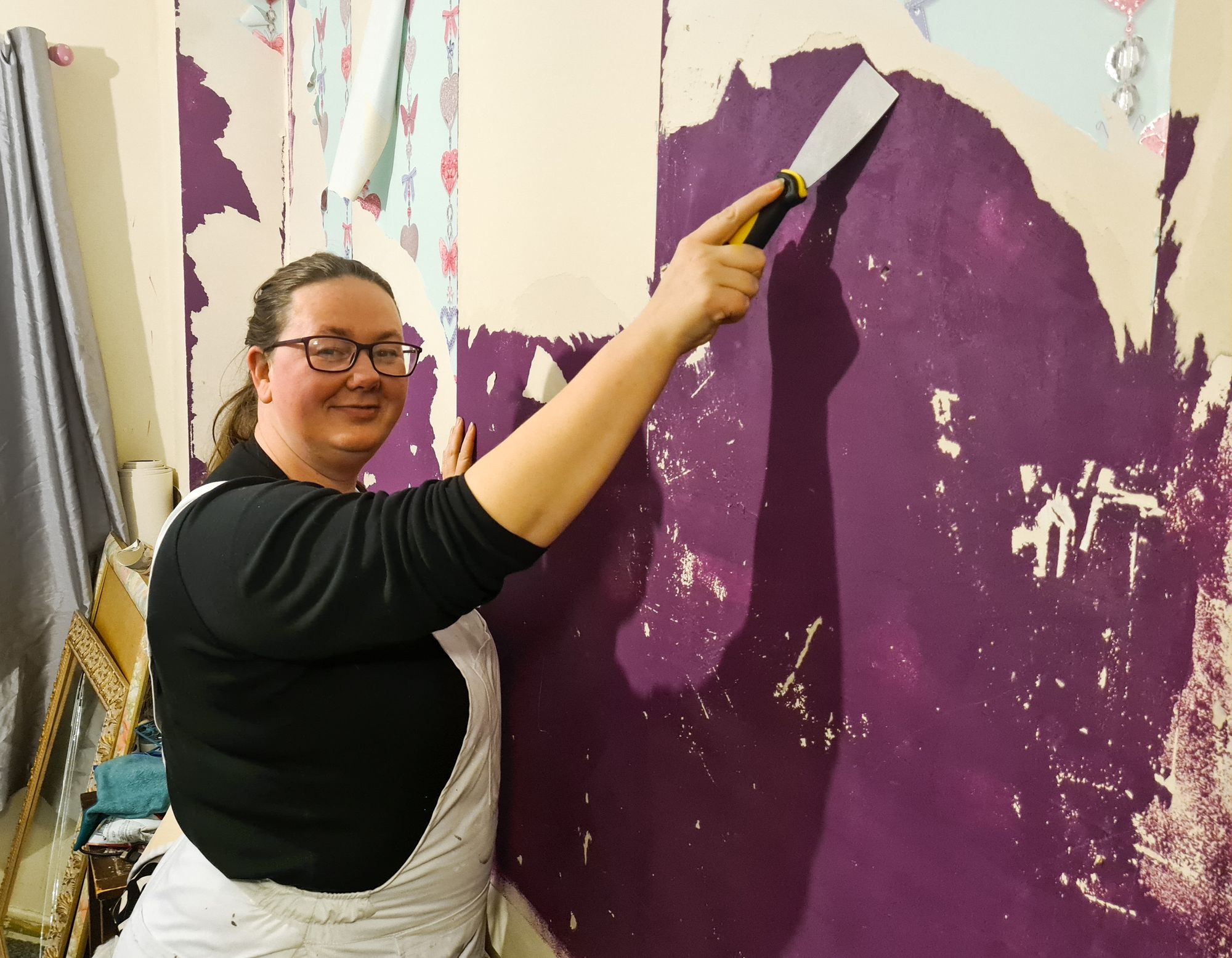 Caerphilly learner supports domestic abuse survivors with painting and decorating services