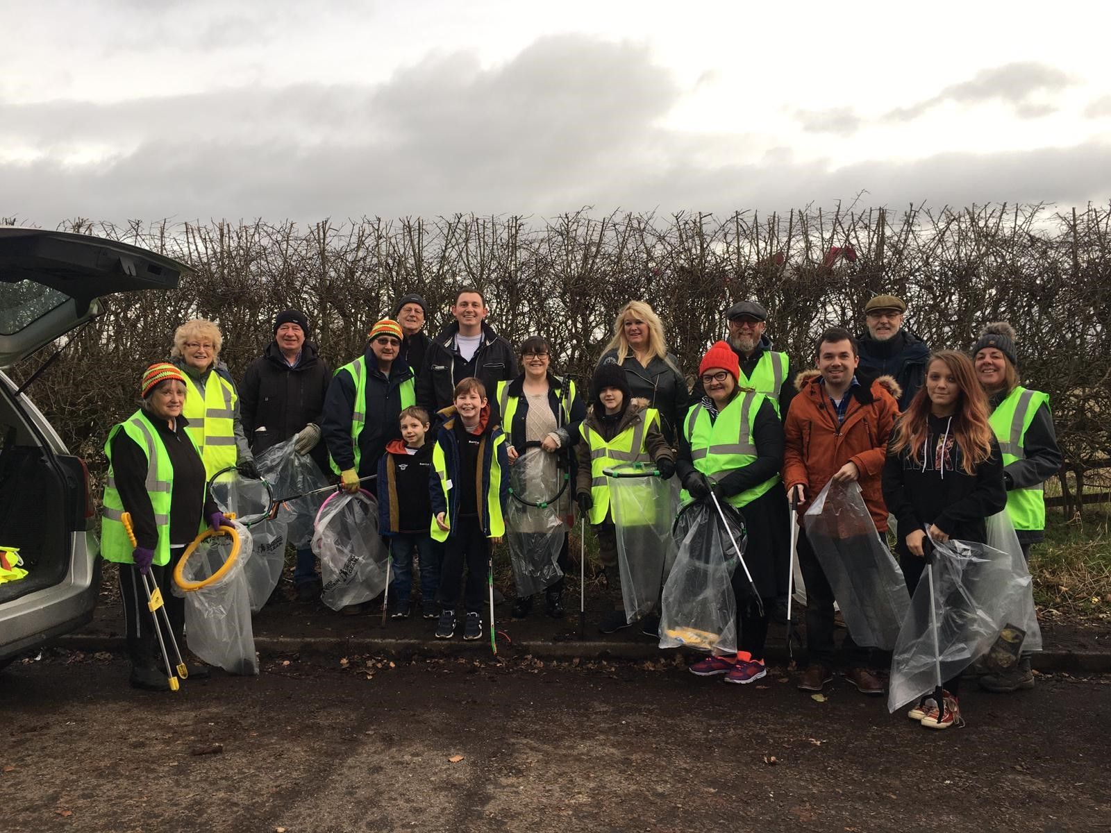 Tamworth's volunteer litter pickers collect 5,000th bag