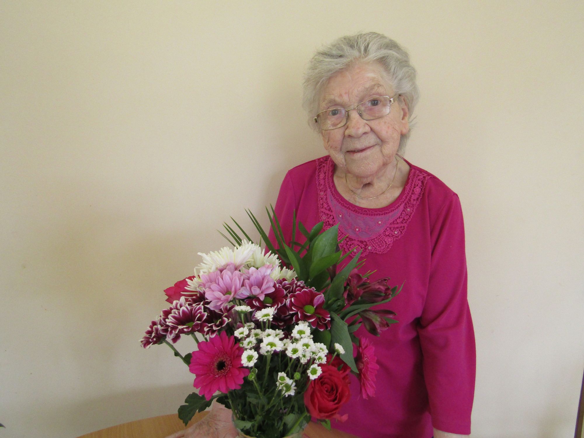 Bedlington care home celebrates Mother's Day with cake and chocolate treats
