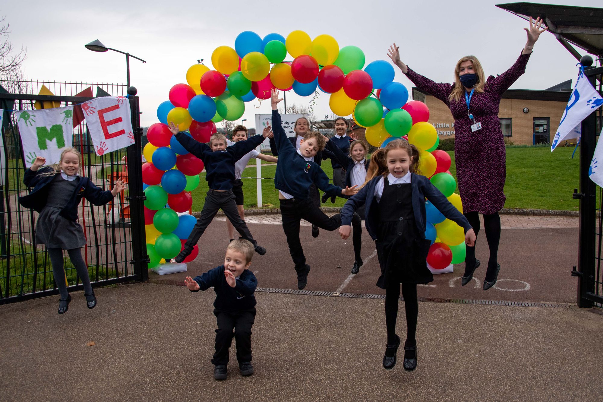 Cotgrave Candleby Lane School children return to classrooms in style