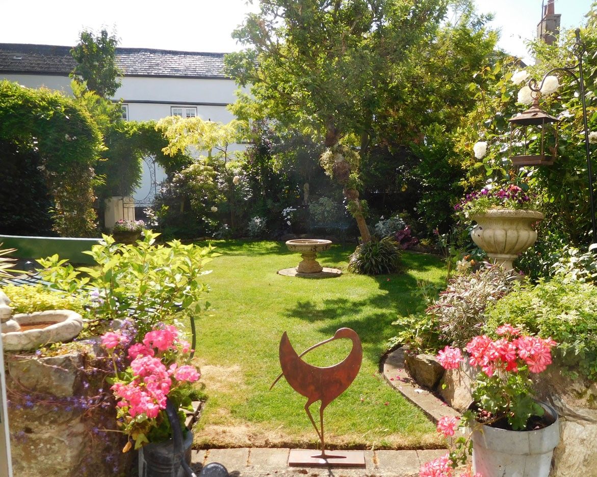 Dig Deep for Hospiscare by visiting the charity’s Open Gardens