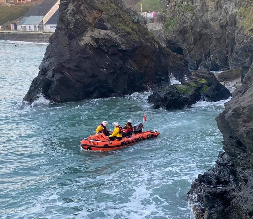 Stranded teenagers rescued from rocks off Newquay harbour as spring tide rushes in