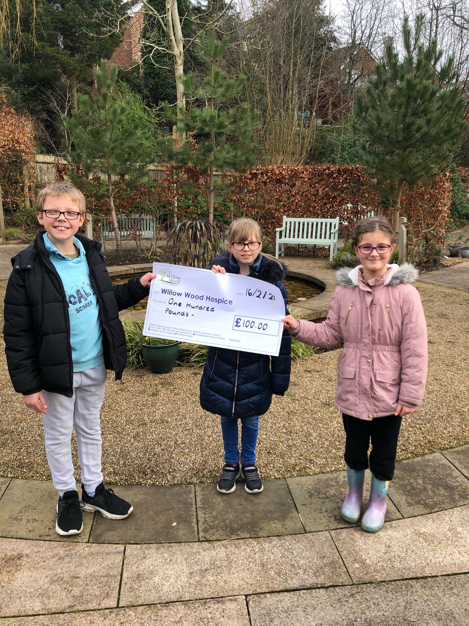 Ashton children donate pocket money to local hospice