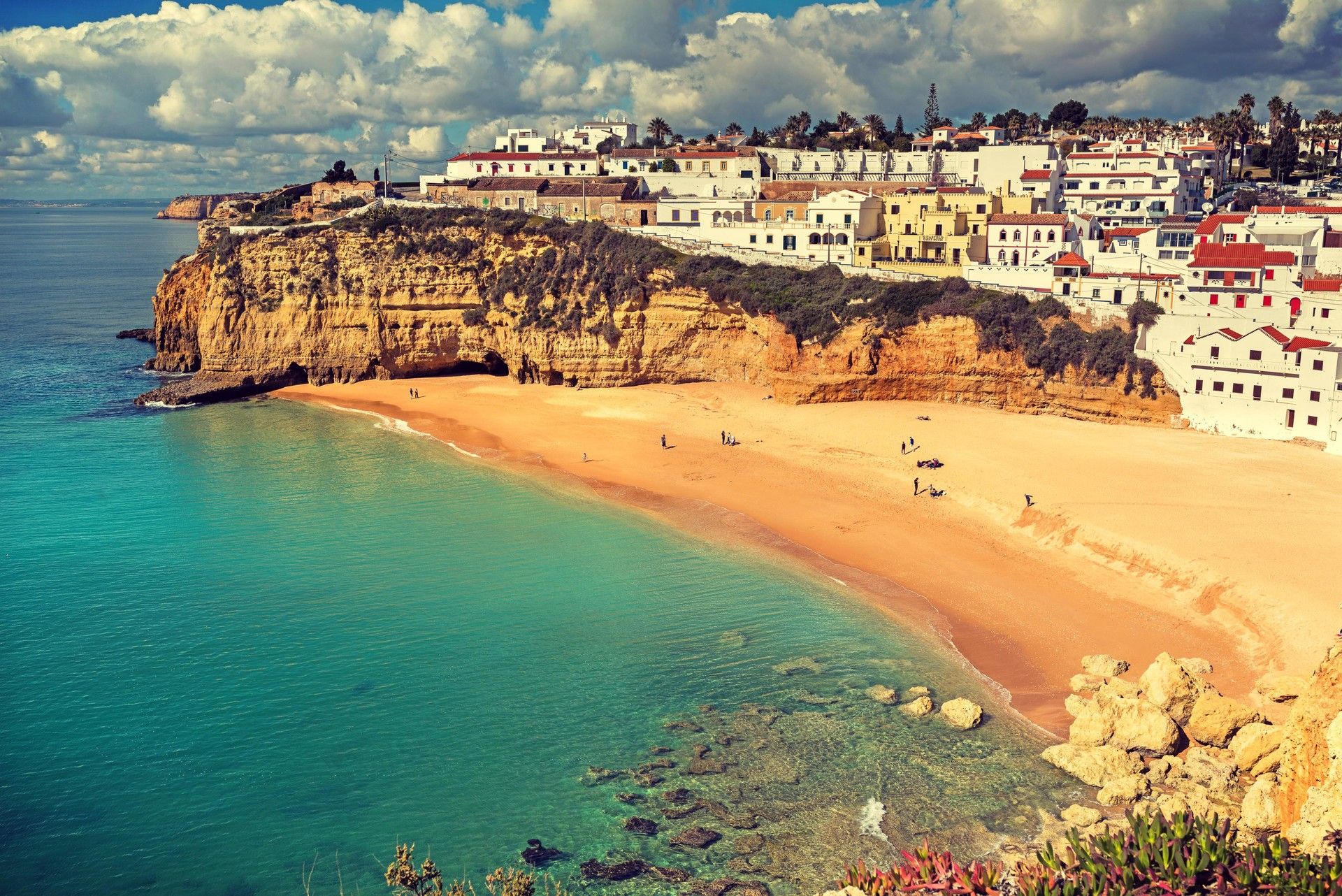 Newell's Travel calls community to support high street firms when booking holidays