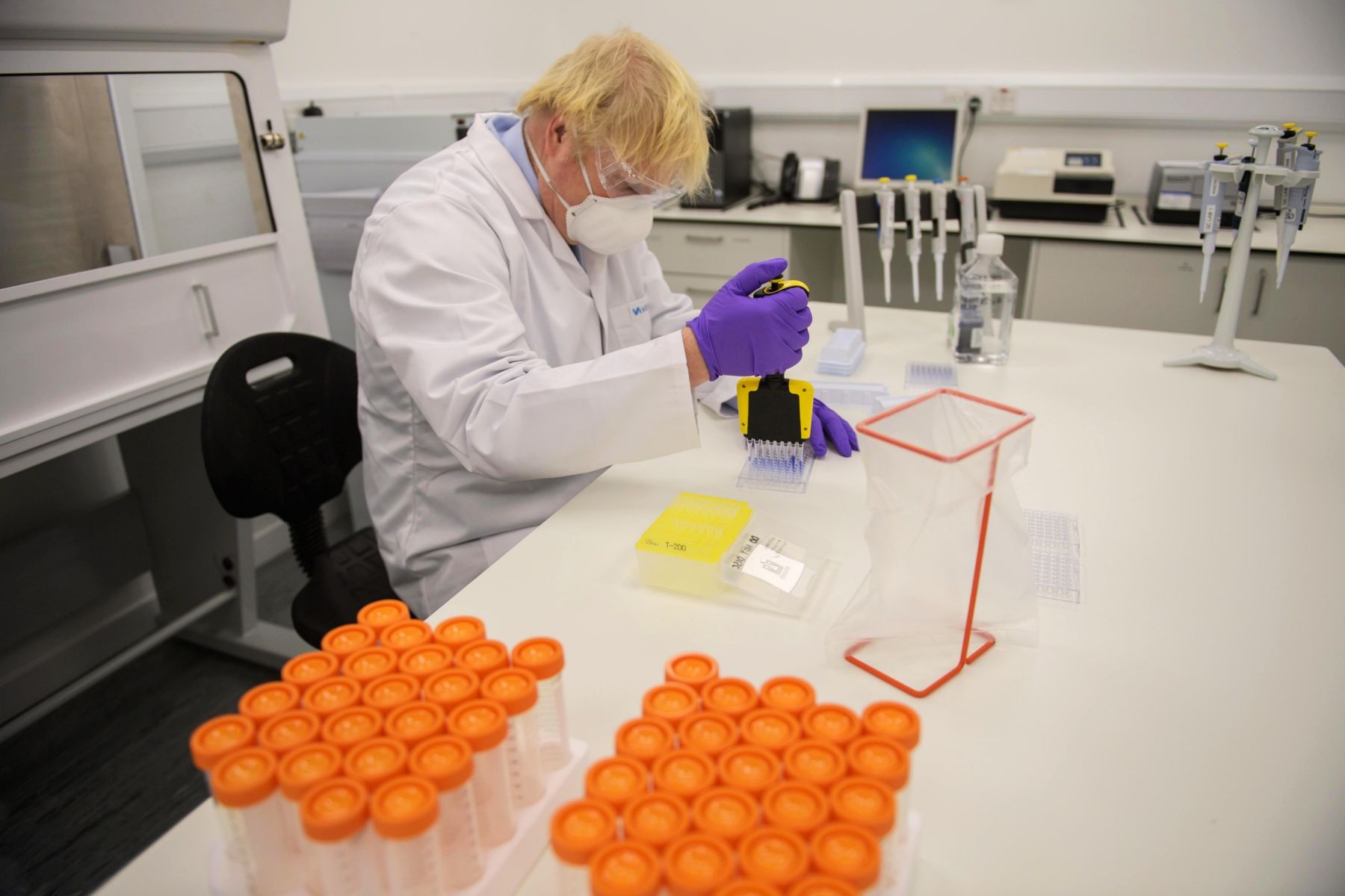 Four thousand UK volunteers needed for latest Covid vaccine study