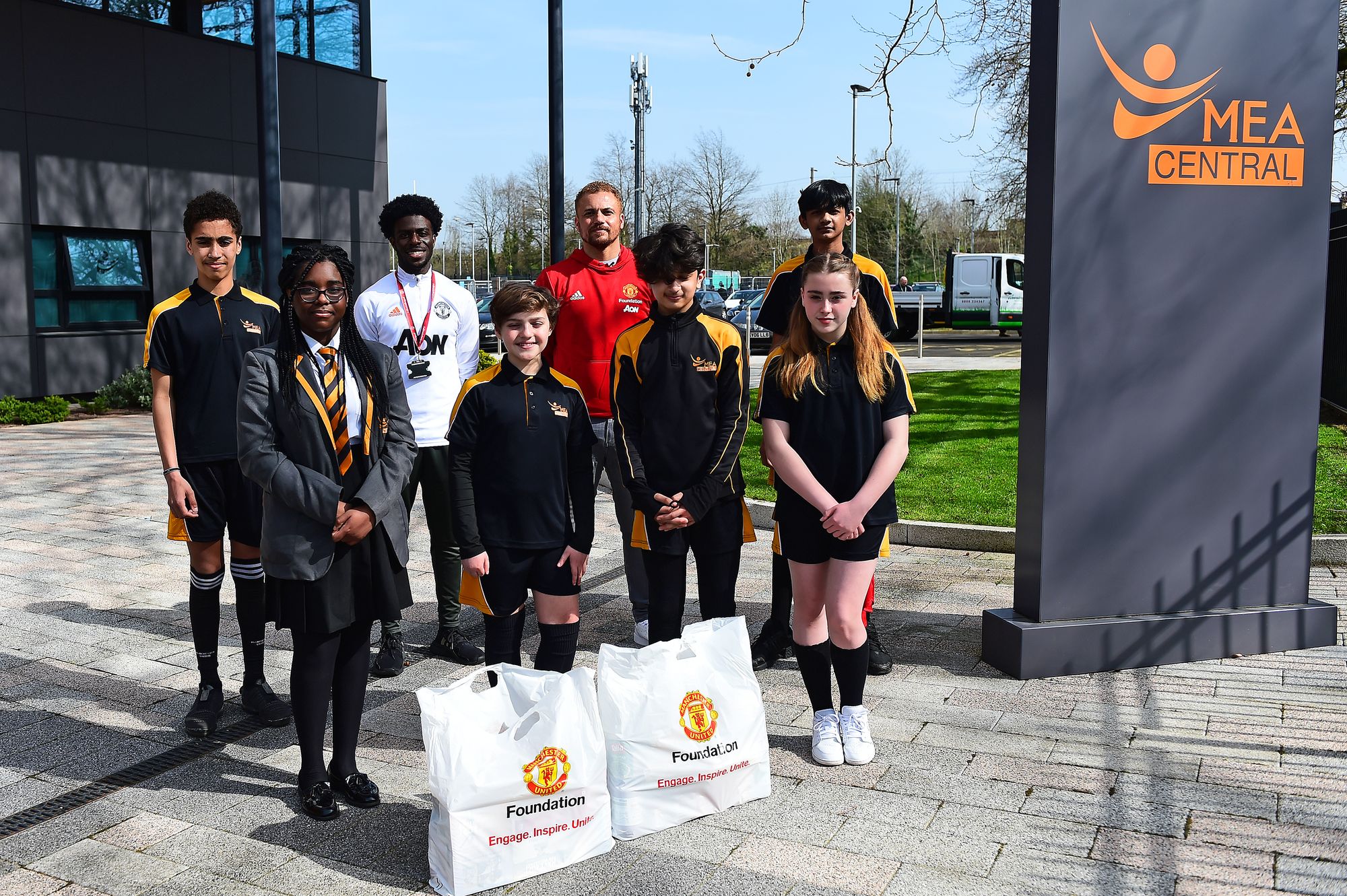Manchester United Foundation and FareShare donate over 380,000 food items for families over Easter