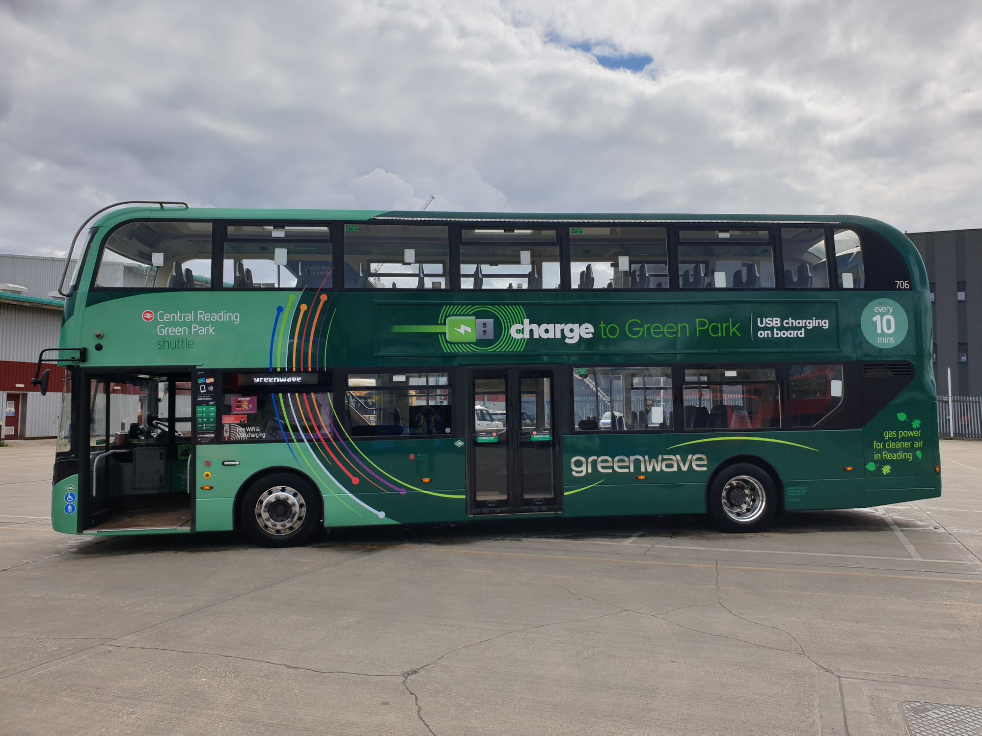 'Rapid transit feel' for Berkshire bus passengers on the A33