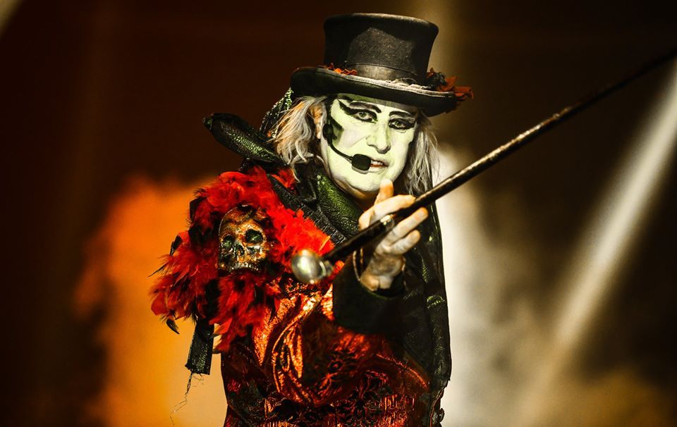 Paignton prepares to squeeze in the re-vamped Circus of Horrors