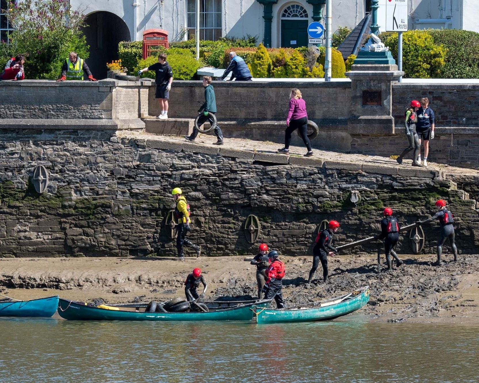 Community comes together for Barnstaple in Bloom's River Taw tidy