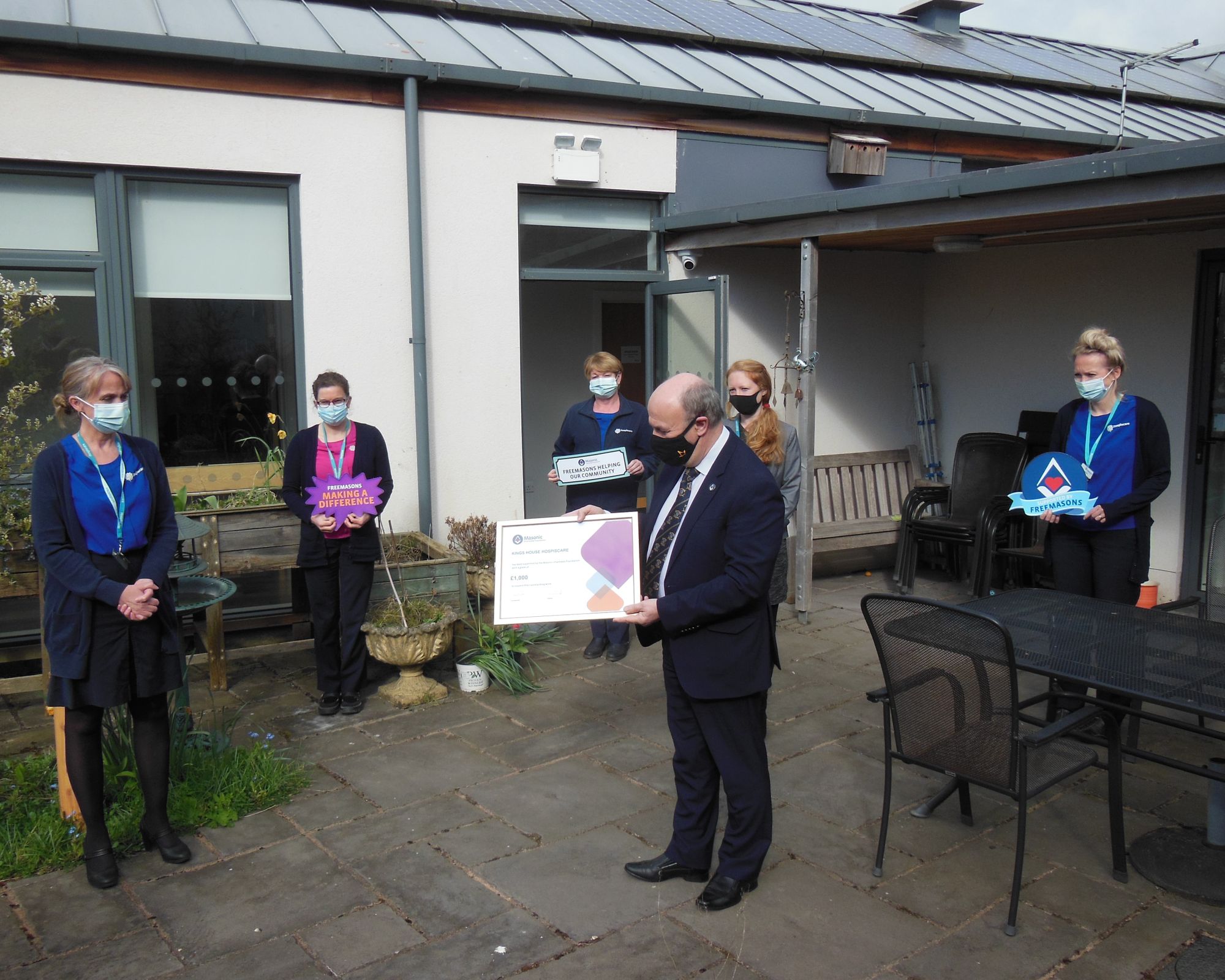 Freemasons donate £1,000 to Hospiscare’s Kings House in Honiton