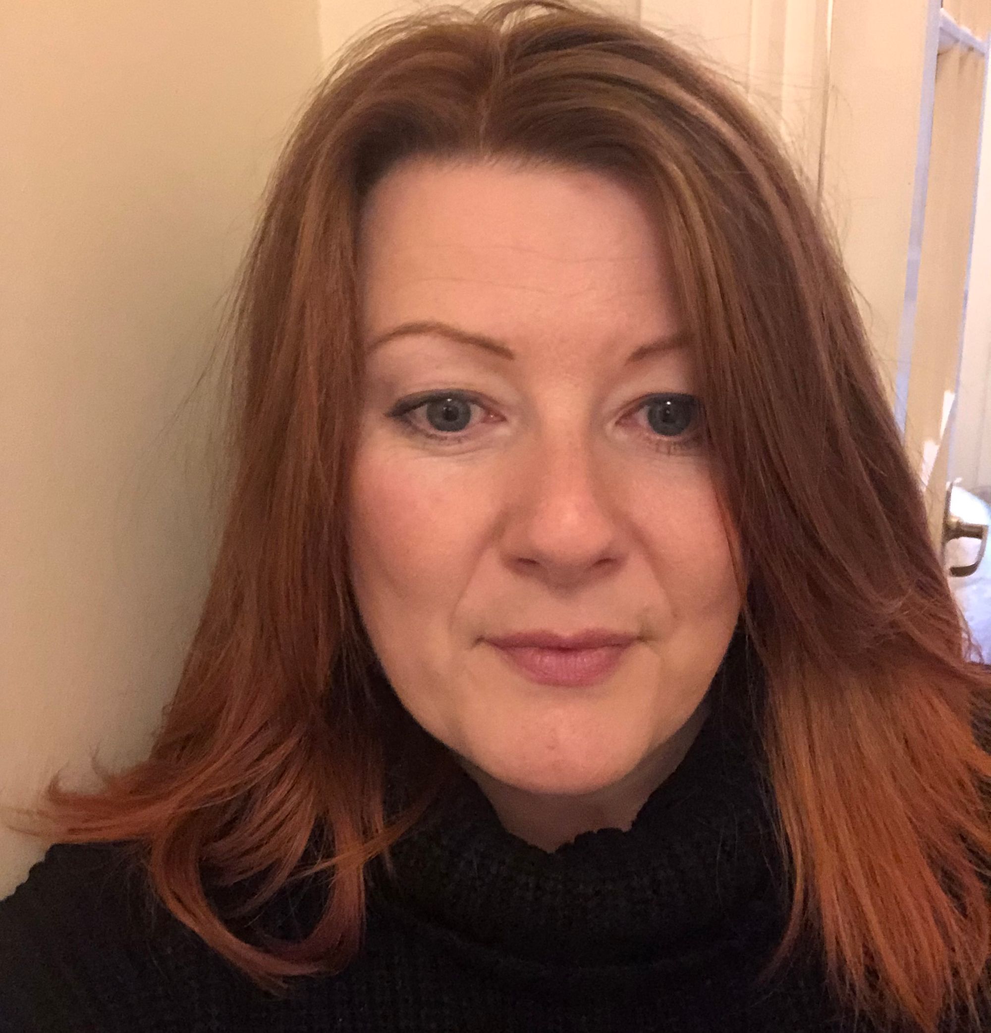 Tiverton woman to walk 5k on crutches to raise money for Ehlers Danlos Support UK